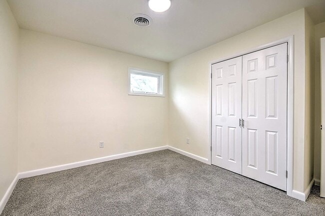 Building Photo - Renovated 3–4 Bedroom Home for Rent | 2,700+ Sq Ft | Bristol TN