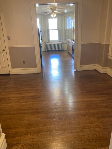 Building Photo - 304 E Broad St