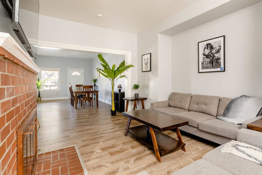 Primary Photo - 4004 SE Division St