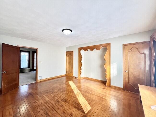 Building Photo - 749 Parker Ave