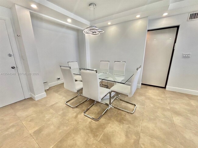 Building Photo - 2030 S Ocean Dr