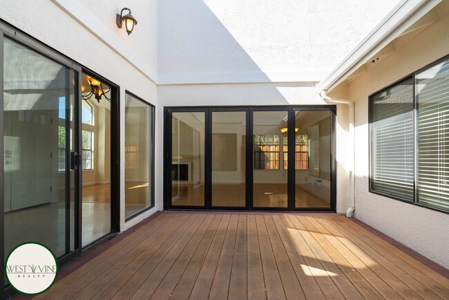 Building Photo - Chic 4 Bedroom, 2.5 Bath Single-Story Home