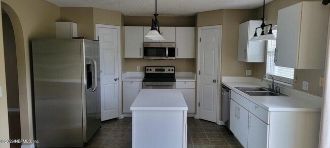 Building Photo - 2017 Millington Ln