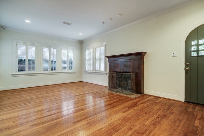 Building Photo - 2807 Lafayette St
