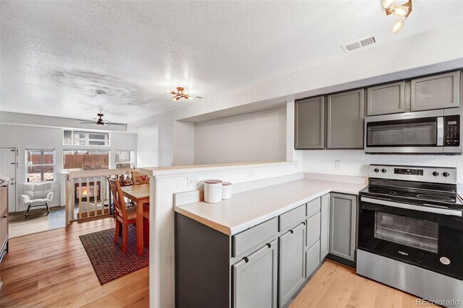 Building Photo - "Charming 2-Bed Townhouse Retreat with 2.5 Baths in Brighton!"