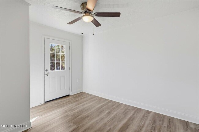 Building Photo - 126 Joanie St