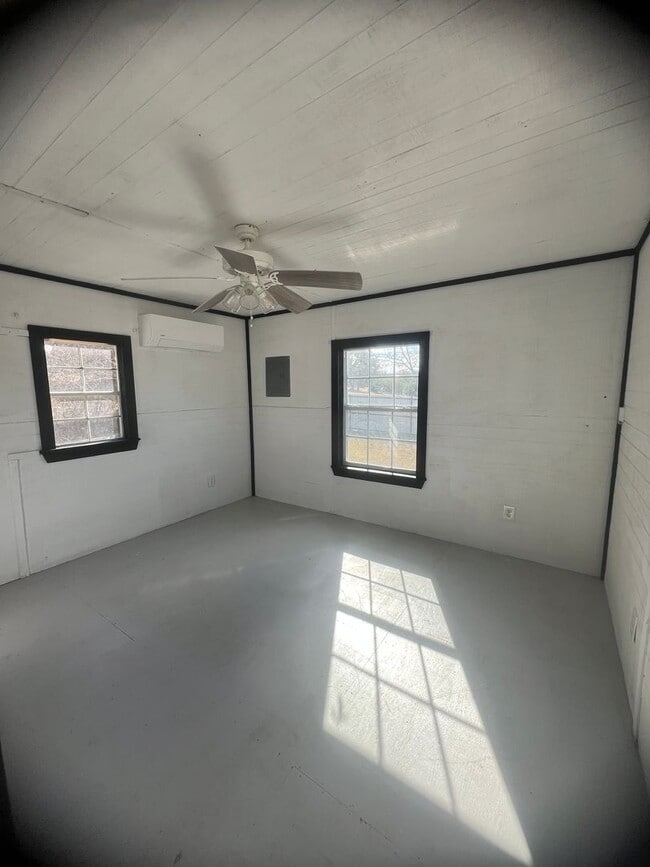 Building Photo - 113 CR 3192