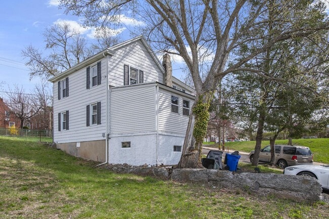 Building Photo - 520 Lincoln Ave