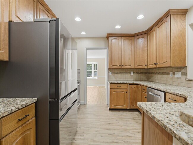 Building Photo - 9437 Fairmead Dr