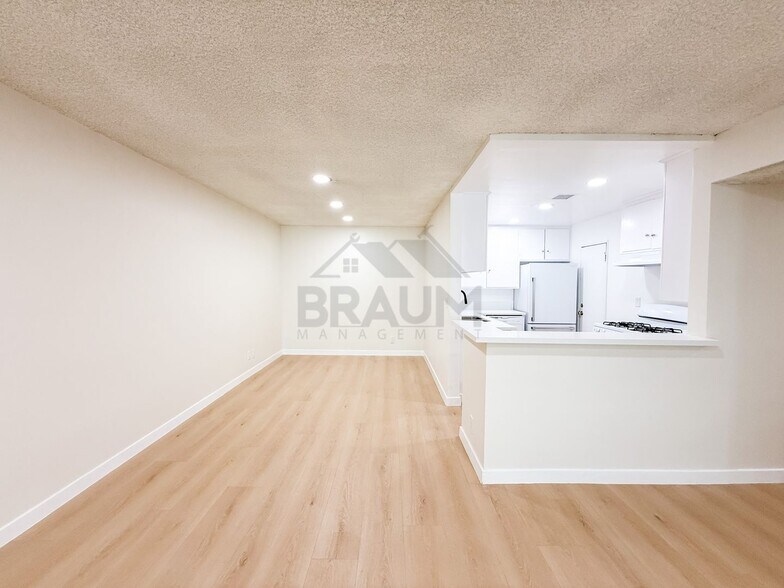 Building Photo - 6041 Whitsett Ave