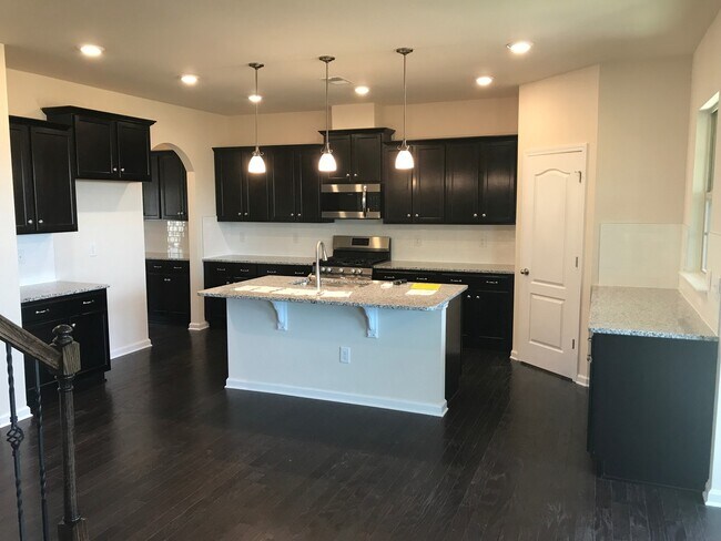 Building Photo - Beautiful home for you and your family