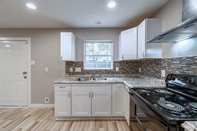 Building Photo - 4909 Higgins St