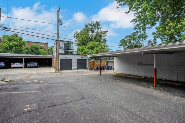 Building Photo - Charming 2BR Condo in Denver