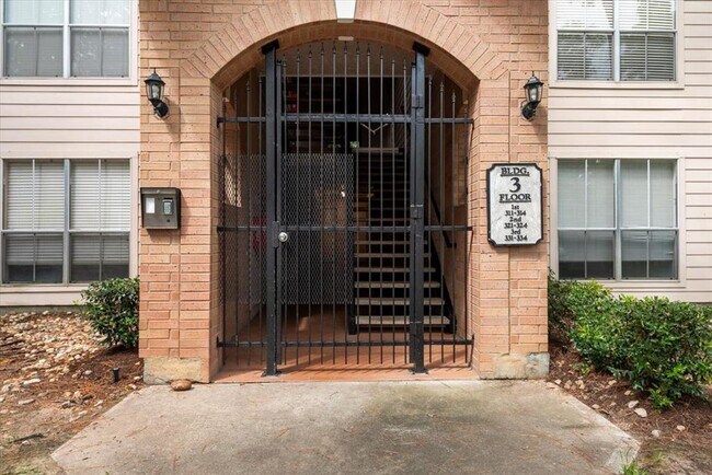 Building Photo - 8051 Bay Branch Dr