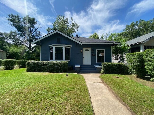 Primary Photo - 2401 Darien St