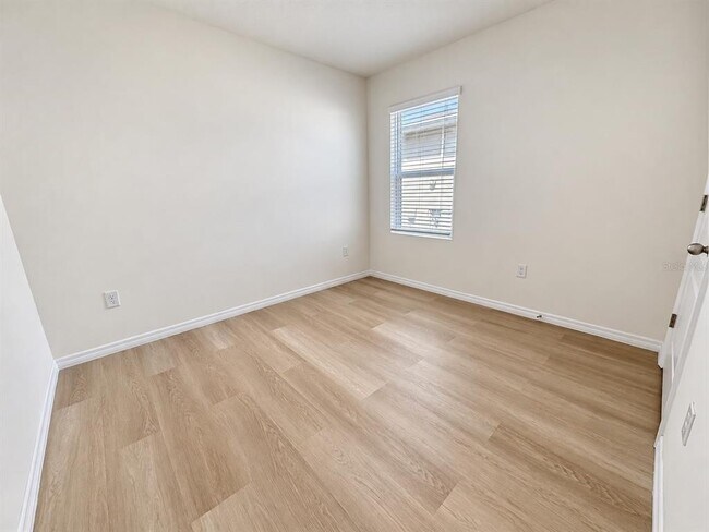 Building Photo - 1713 Southfork Dr