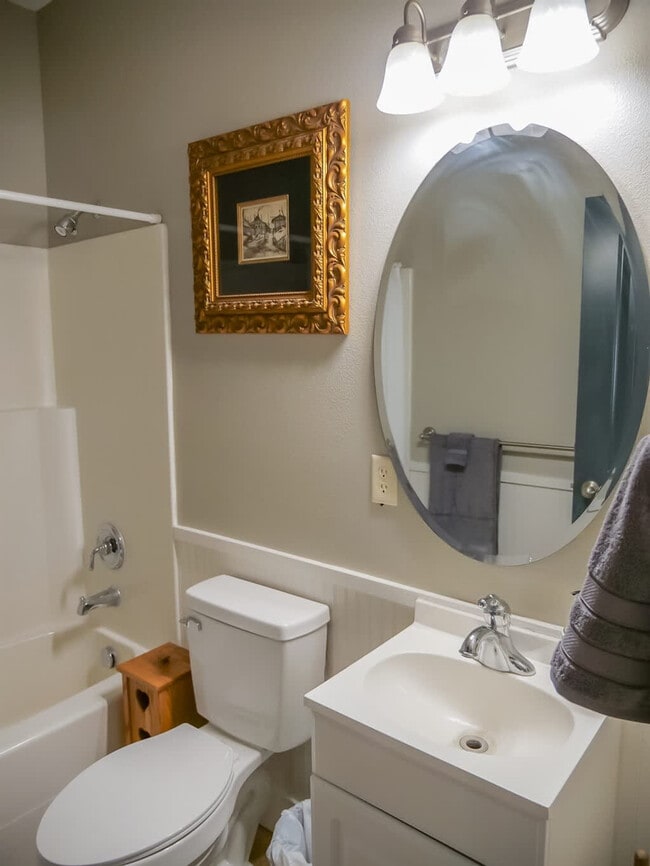 Building Photo - 151 Cub St W