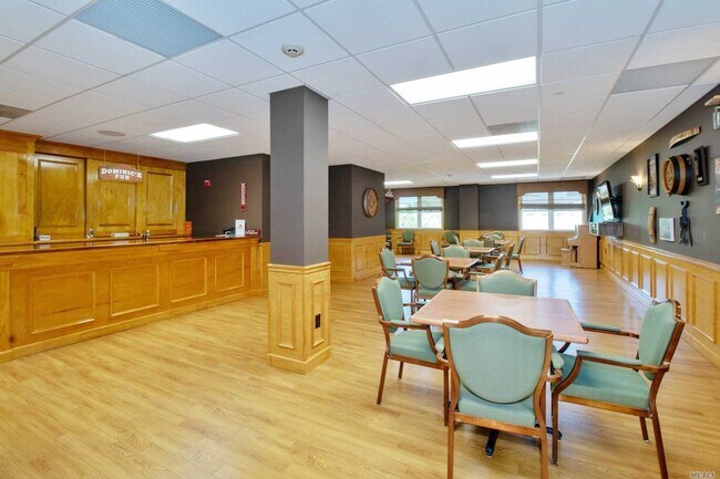 Building Photo - 565 Albany Ave