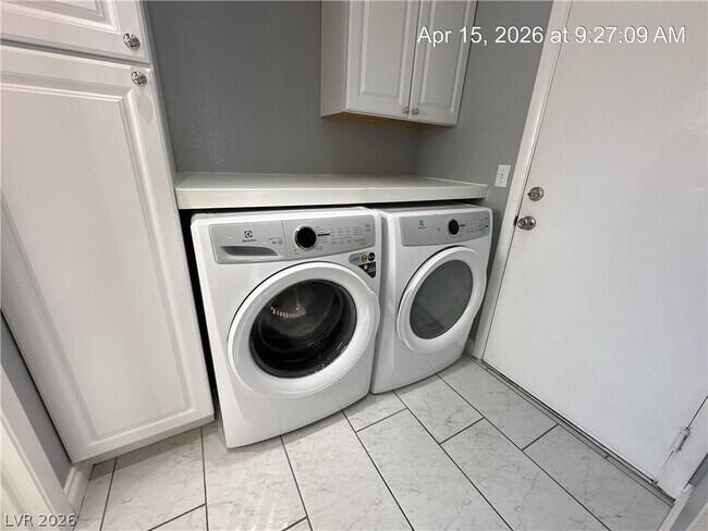 Building Photo - 8848 Hampton Green Ave