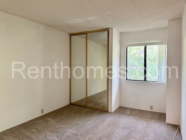 Building Photo - 3847 Camino Lindo