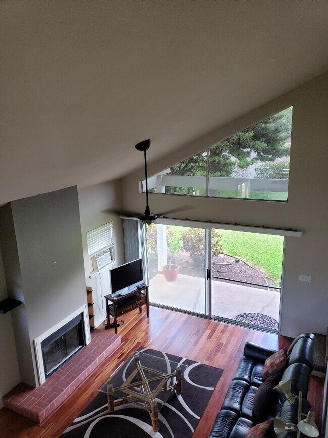 Building Photo - Beautiful Fully Furnished Condo