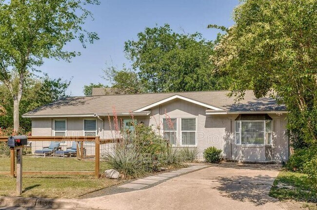 Building Photo - 748 Wales Way