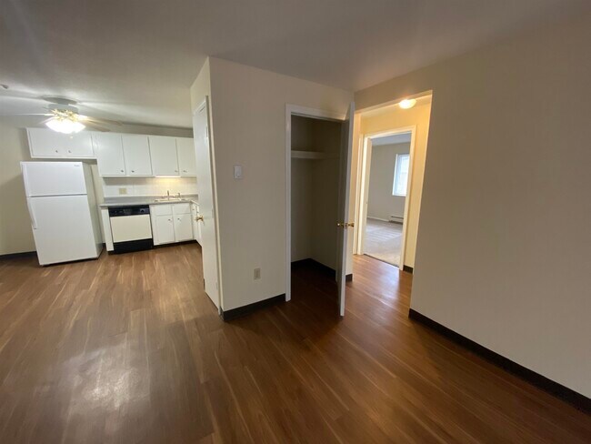 Building Photo - 99 Powers St