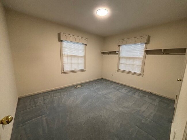 Building Photo - 2 bedroom 1 bath home with 1 car garage! Available to Rent or Rent to Own!