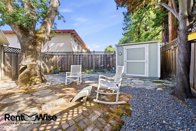 Building Photo - Chestnut Garden Patio Apartments