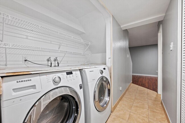 Building Photo - 651 S Xenon Ct