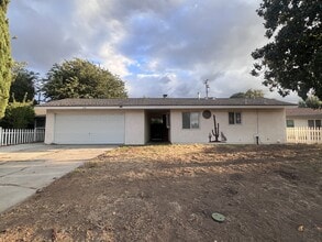 Building Photo - 104 White Oak Dr