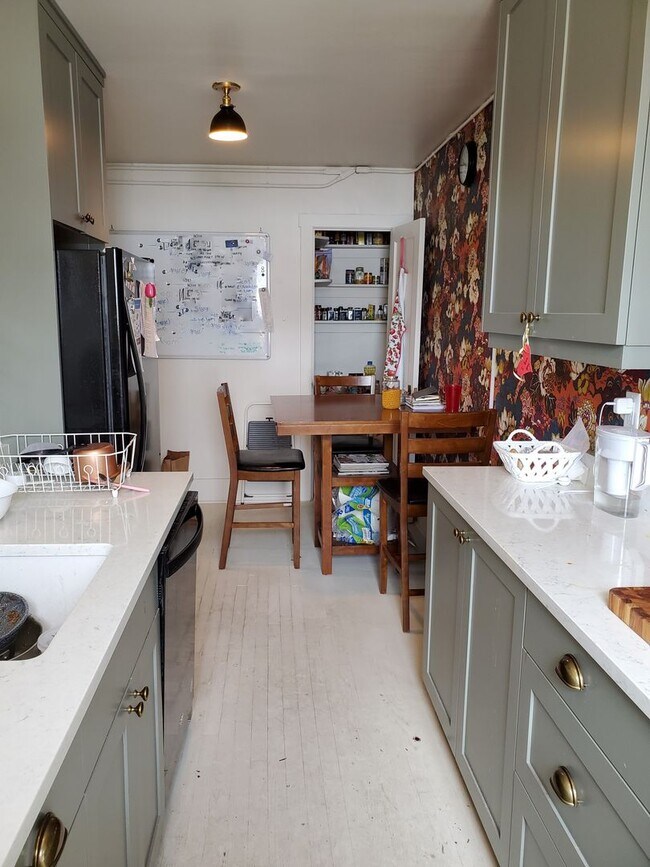 Building Photo - Laurel220 (KC-JF)