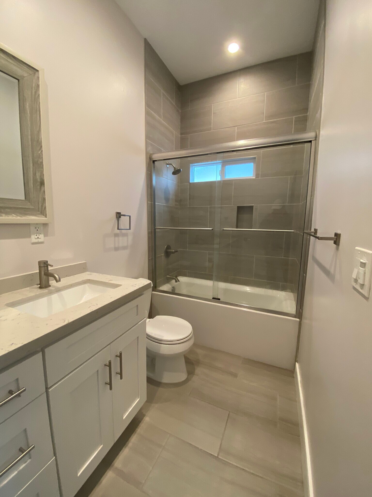 Building Photo - 3955 S Budlong Ave