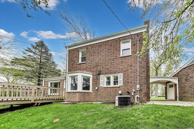 Building Photo - 2515 Gordon Dr