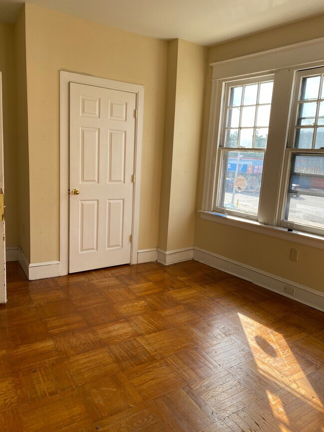 Building Photo - 4624 Woodland Ave