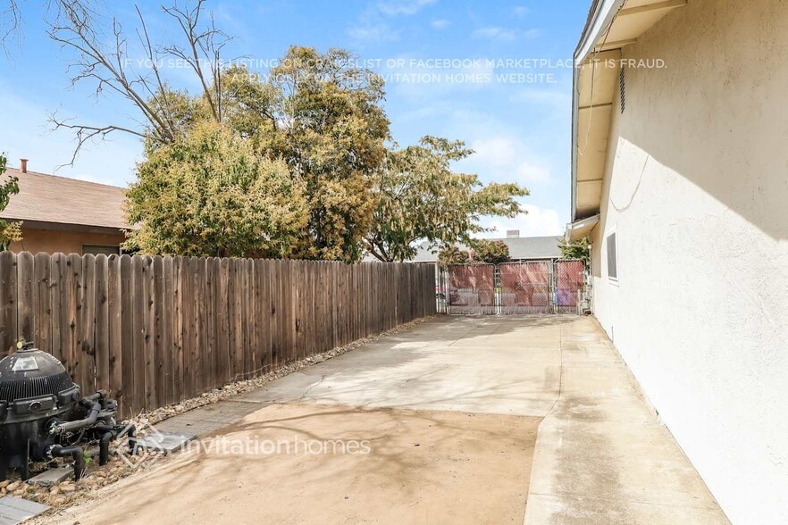Building Photo - 1542 Claremont Dr