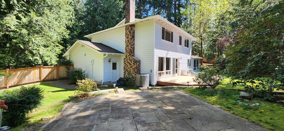 Building Photo - 2417 Sahalee Dr W