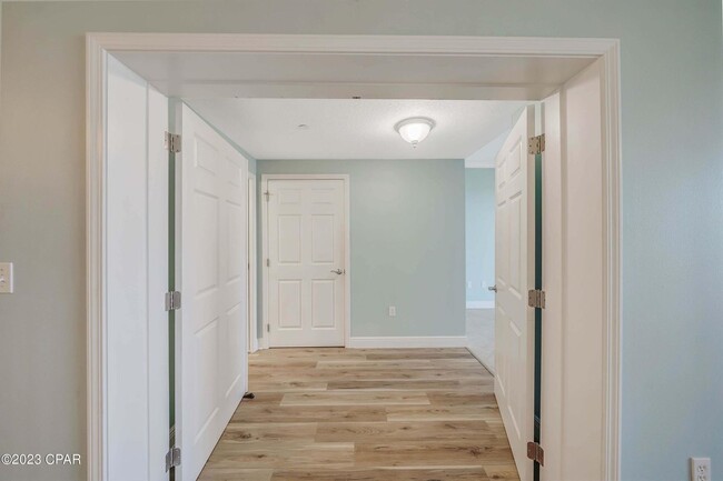 Building Photo - 2400 Grandiflora Blvd