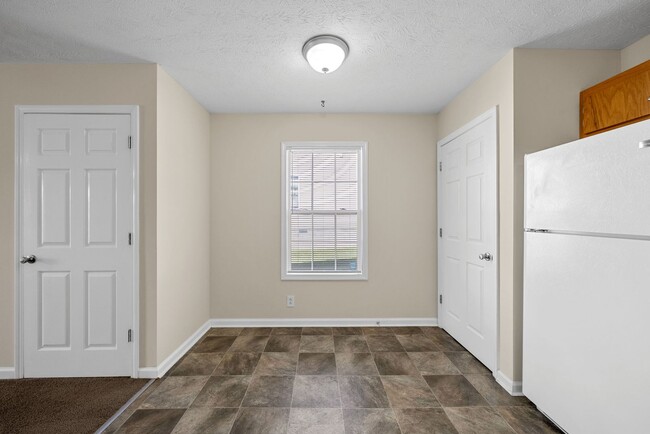 Building Photo - 105 Solid Rock Ct