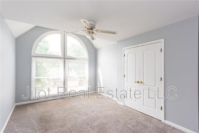 Building Photo - 483 Mountain Oaks Pkwy