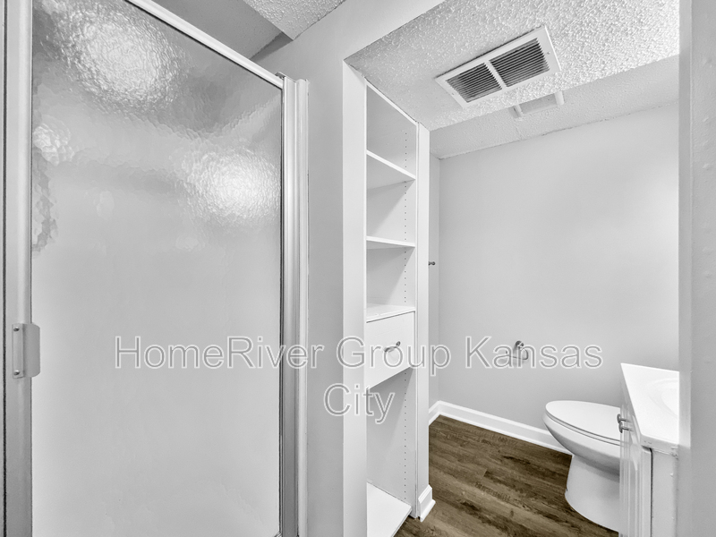 Building Photo - 3913 S Lynn St