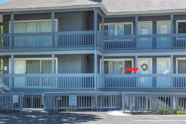Building Photo - 20800 River Dr