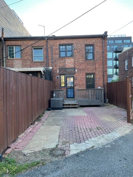 Building Photo - 3206 8th St NE