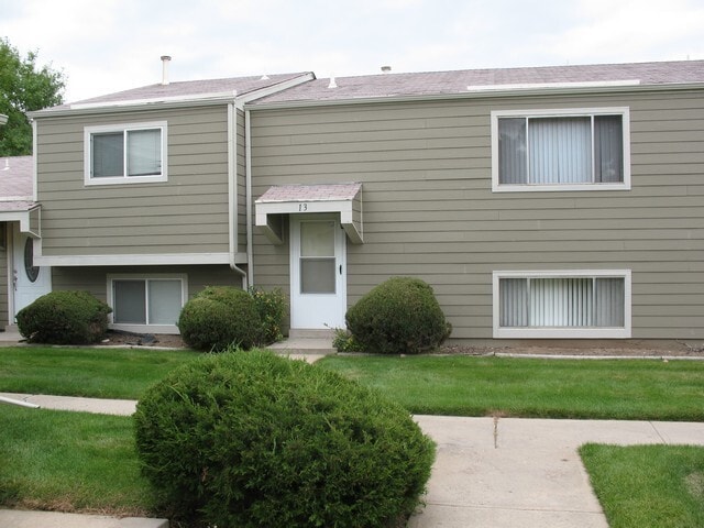 Primary Photo - Remodeled Huge 4 Bedroom Townhome