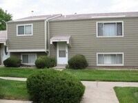 Building Photo - Remodeled Huge 4 Bedroom Townhome