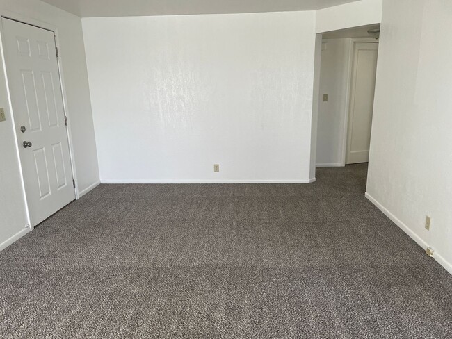 Building Photo - Lake View Apartment for Rent!!!