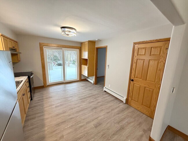 Building Photo - 916 1st St SE