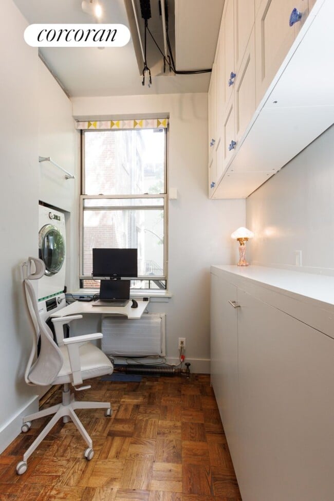 Building Photo - 62 W 87th St