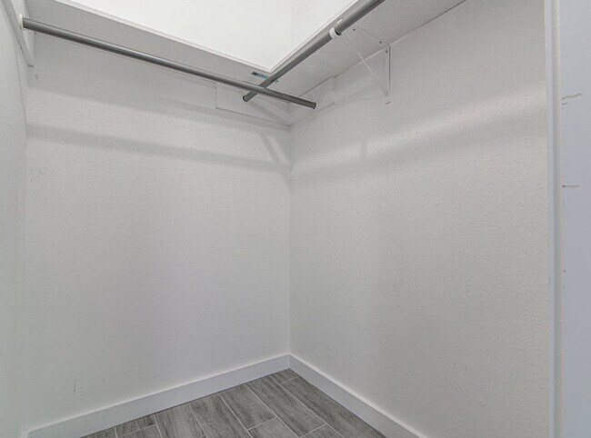 Building Photo - 1603 Dale Cove
