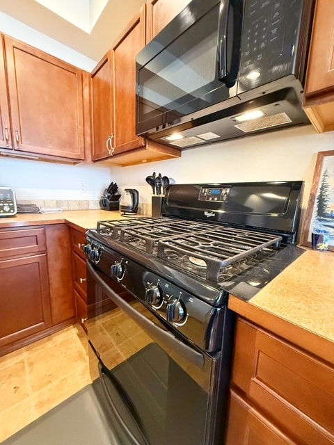 Building Photo - 317 NE Miramar Cir